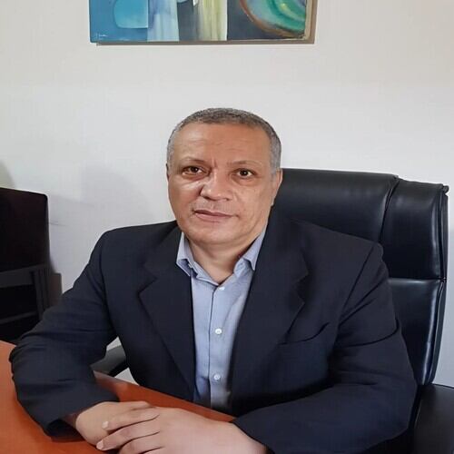 حلم على بعد خطوة